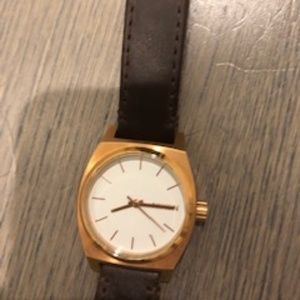 Nixon MEDIUM TIME TELLER LEATHER 31MM